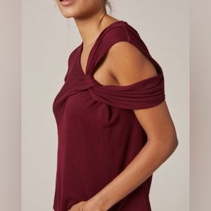 Amour Vert Belladonna Asymmetrical Sleeve Top Burgundy Size Medium